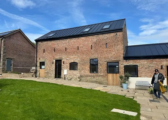 The Hayloft, Modern 4 Bed, 8 Person, Barn Conversion In A Rural Location With Great Access