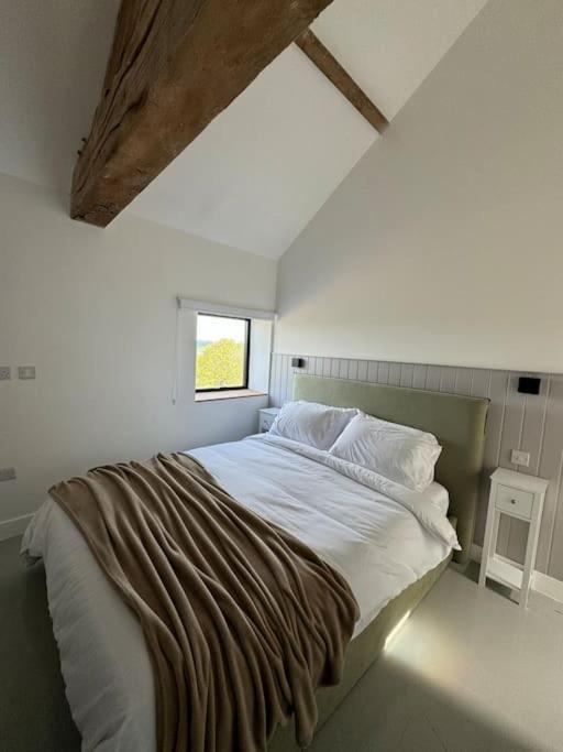 The Hayloft, Modern 4 Bed, 8 Person, Barn Conversion In A Rural Location With Great Access Holiday home Silkstone
