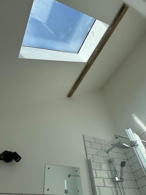 The Hayloft, Modern 4 Bed, 8 Person, Barn Conversion In A Rural Location With Great Access Holiday home