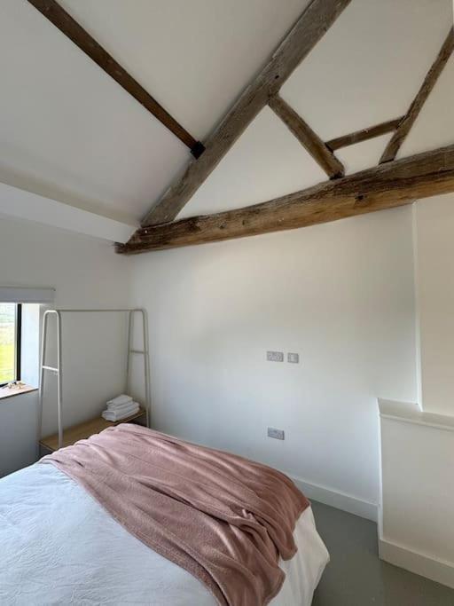 The Hayloft, Modern 4 Bed, 8 Person, Barn Conversion In A Rural Location With Great Access *