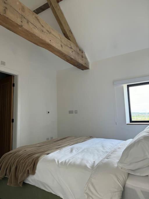 The Hayloft, Modern 4 Bed, 8 Person, Barn Conversion In A Rural Location With Great Access * Silkstone