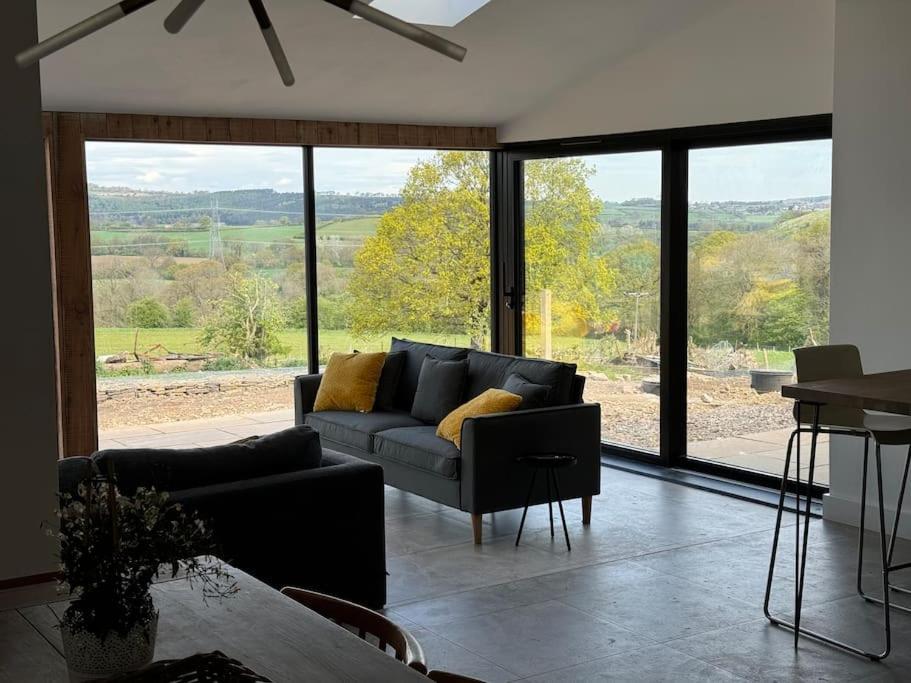 The Hayloft, Modern 4 Bed, 8 Person, Barn Conversion In A Rural Location With Great Access