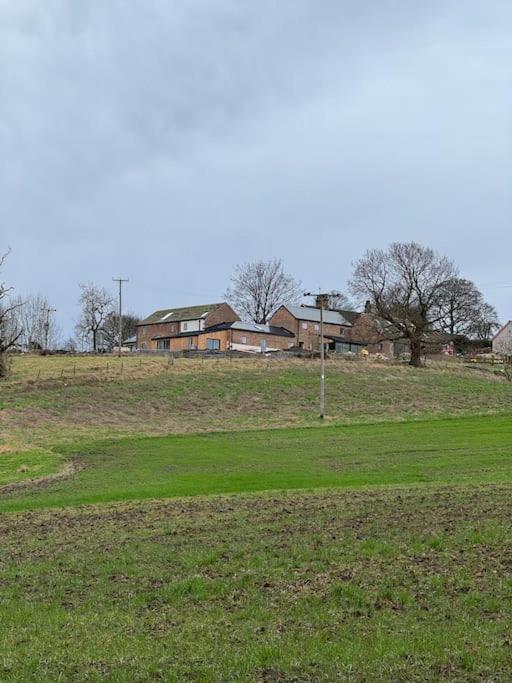 The Hayloft, Modern 4 Bed, 8 Person, Barn Conversion In A Rural Location With Great Access Silkstone